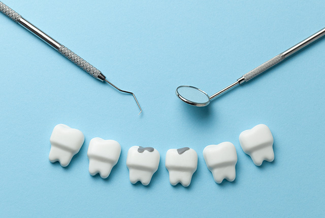 歯のマスコットが6つ並んでいる